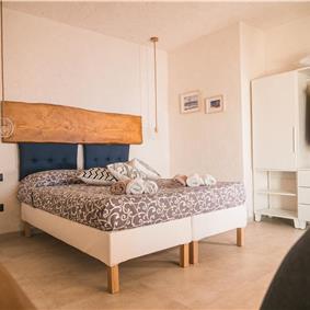 2 bedroom villa with infinity pool, near Alcamo, sleeps 4-5